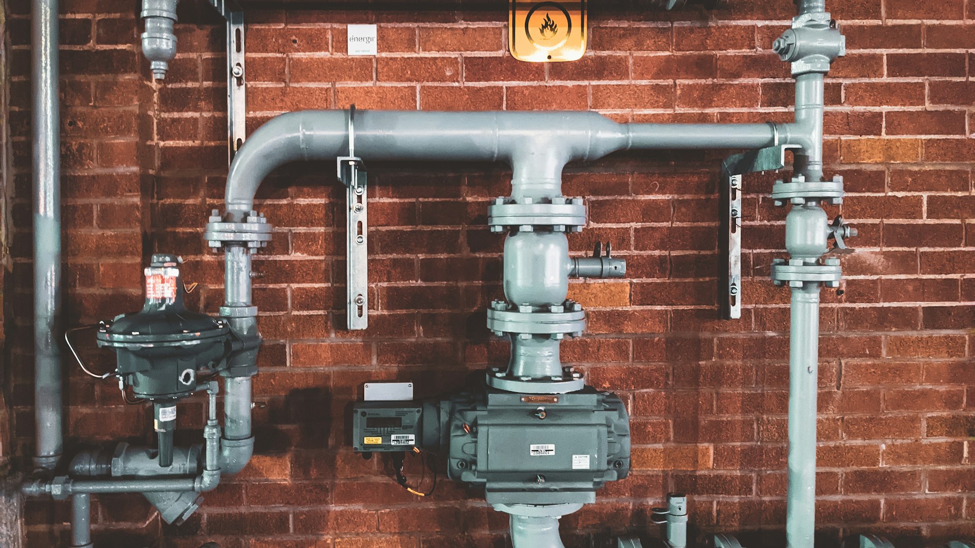 Construction worker team collaboration